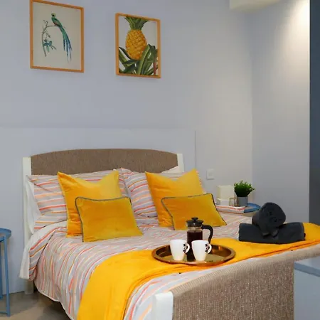 Urban Chic: Trendy 2-Bedroom with Smart Amenities-3